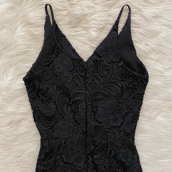 Dress The Population Black V-Neck Lace Cocktail Dress - Picture 8 of 11